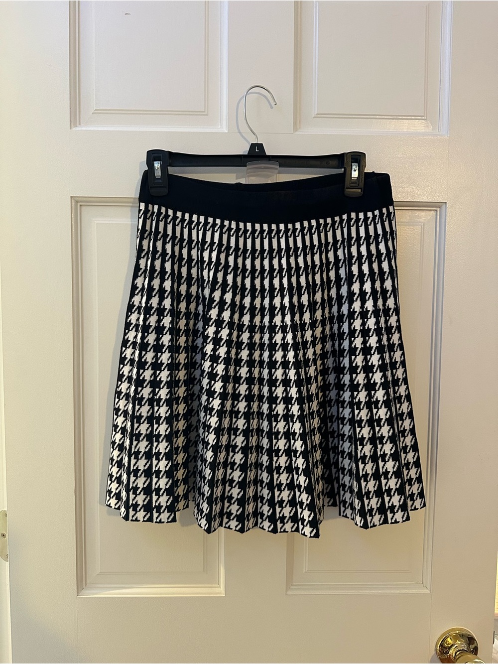 Queenia Luxury Fashion Brand Black & White Houndstooth Pleated Skirt